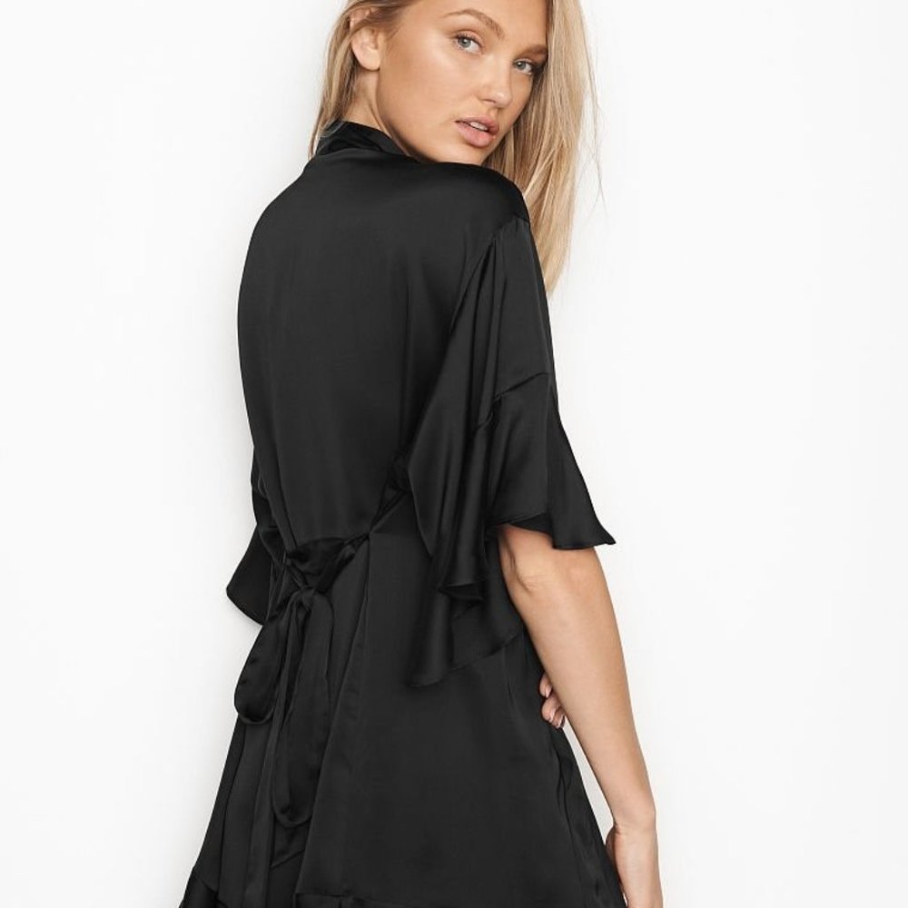 Victoria’s Secret Flounce Satin Robe NWT Black XS/S